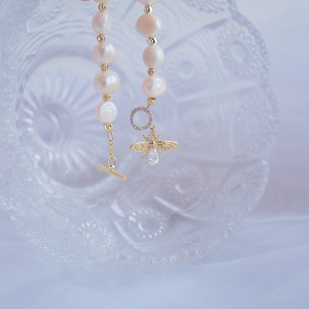 NEW 14K Gold Plated Bee Pearl Toggle Bracelet - Picture 3 of 14